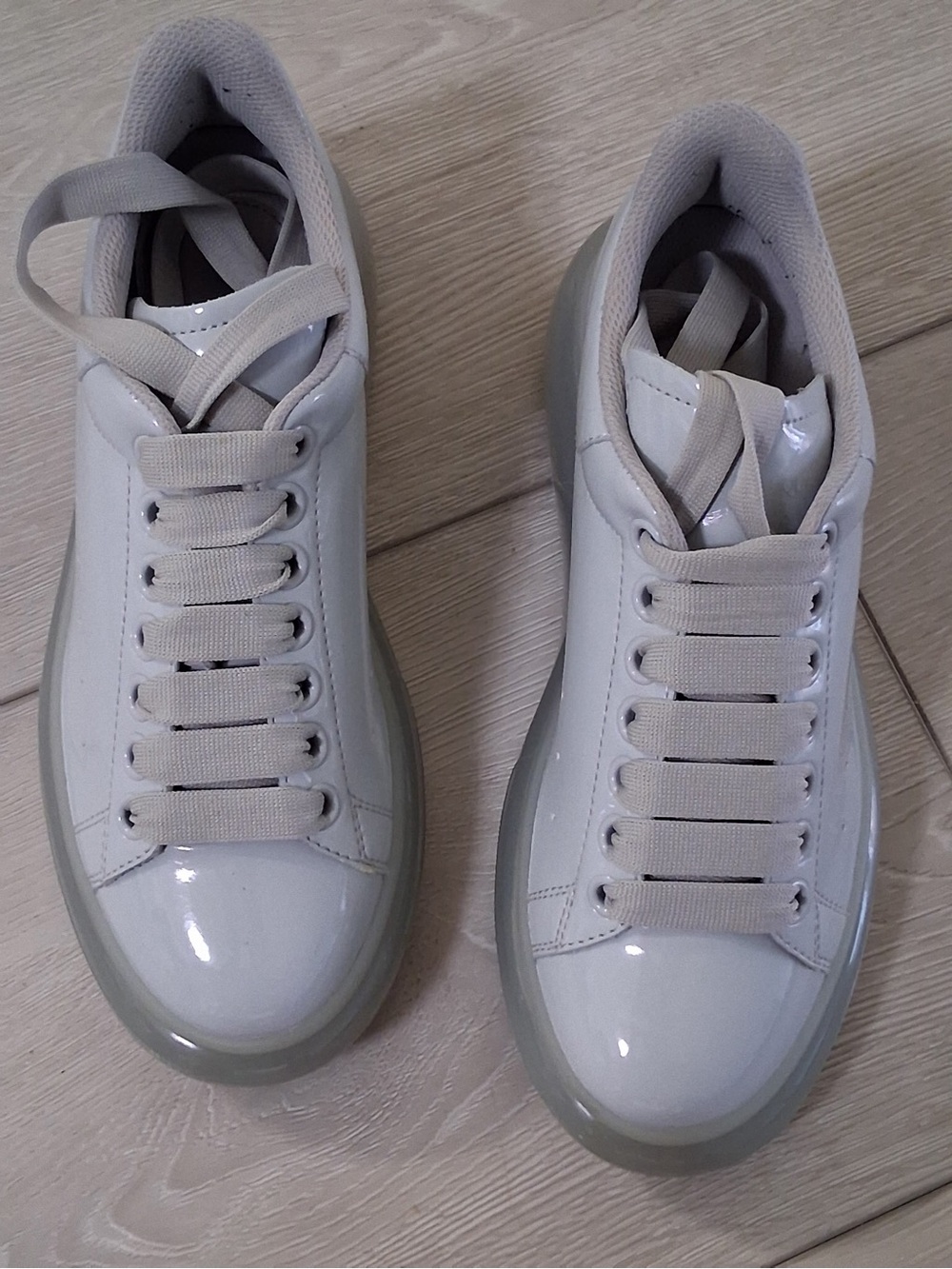 Men's Low-Top Casual Sneakers in Light Gray